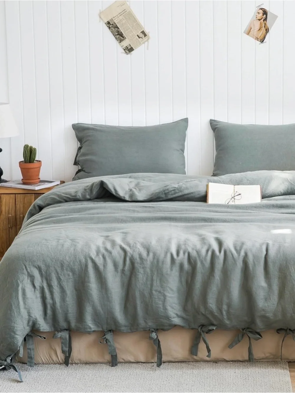 Queen Size Linen Duvet And Two Shams With Tie Closures.